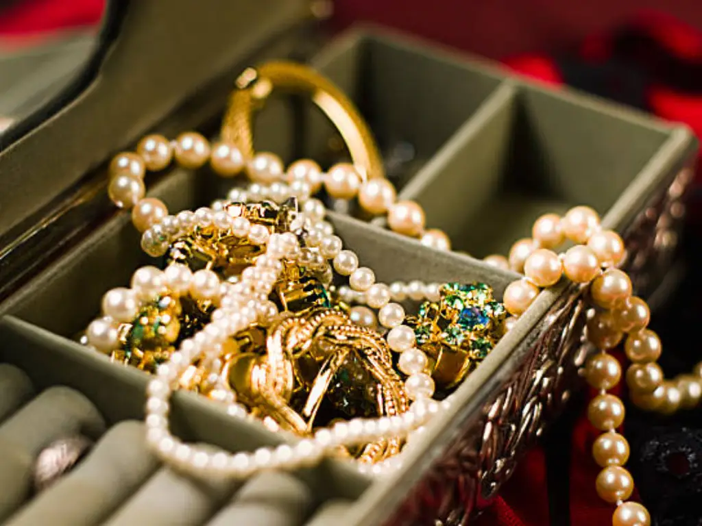 era jewelry