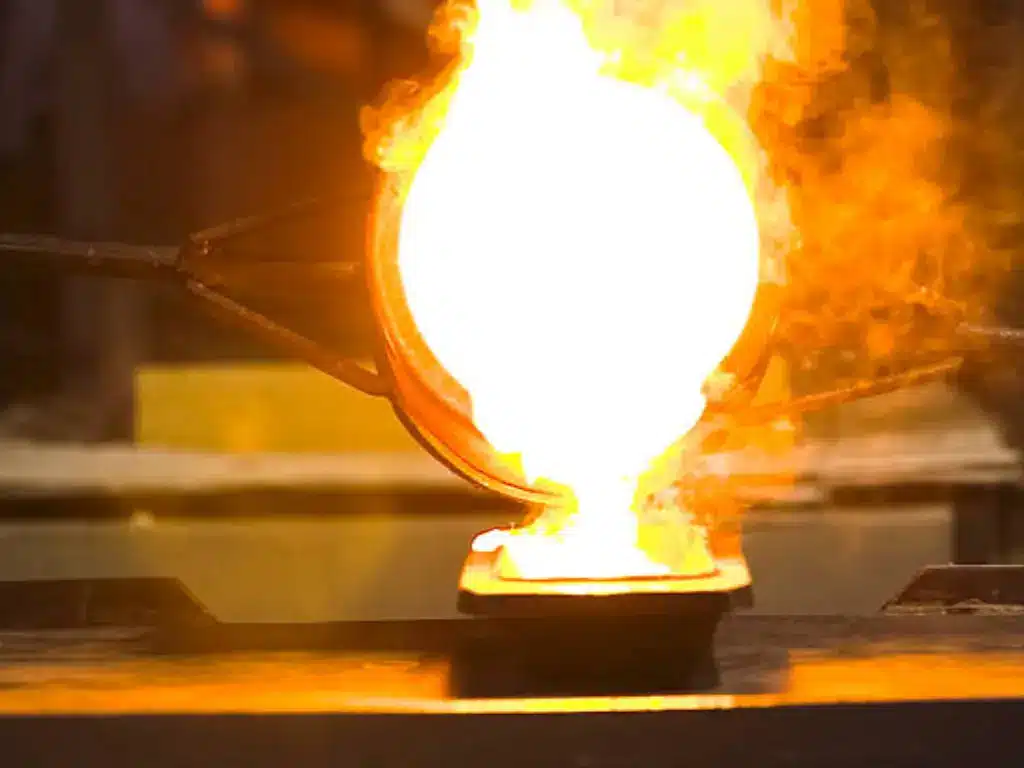 pouring the metal