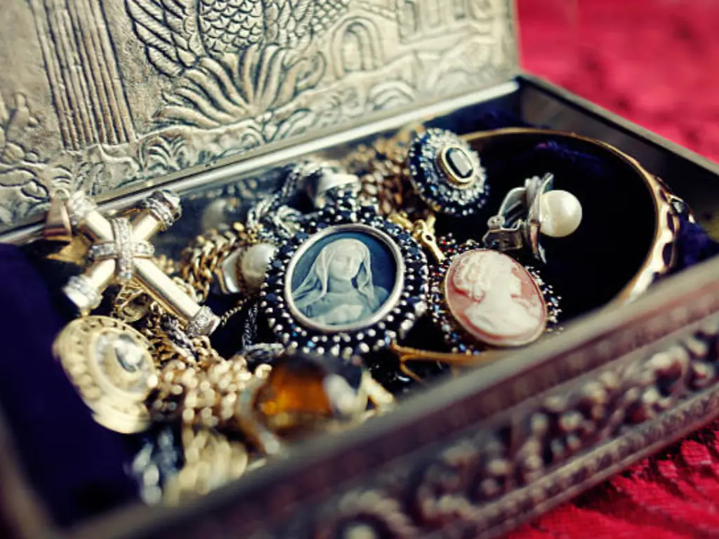 vintage jewelry styles