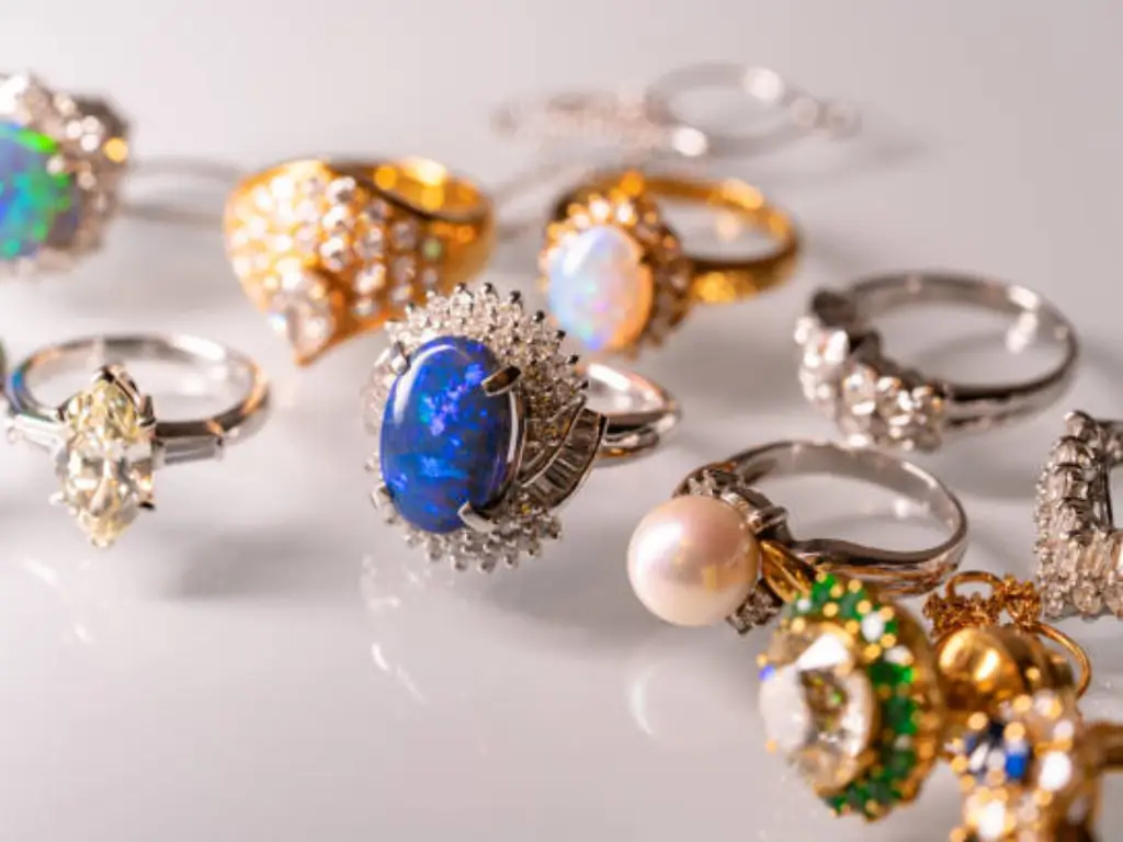 why does jewelry turn skin green